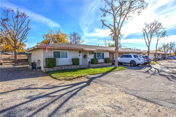 Backyard, Exterior, Facade, Ranch