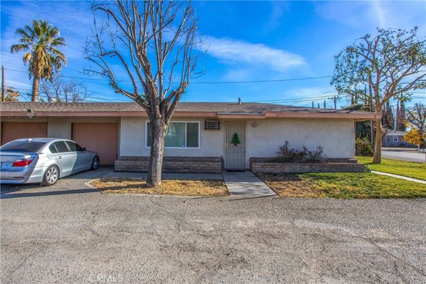 Attached, Exterior, Facade, Ranch