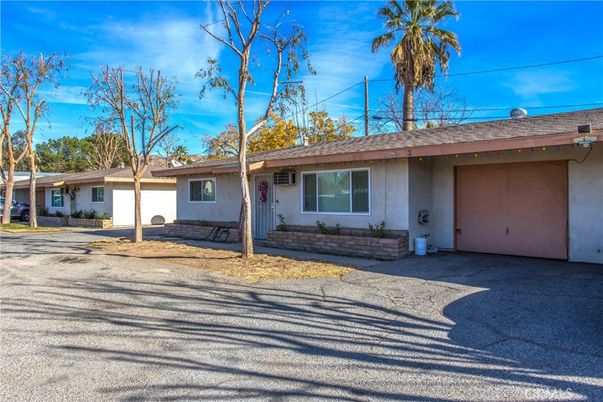 Attached, Exterior, Facade, Ranch