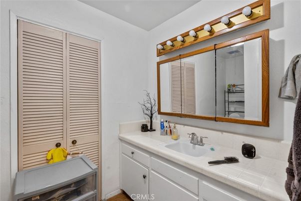 Bathroom, Interior, Tile Countertops