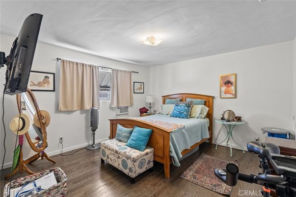 Bedroom, Fitness Equipment, Interior, Wood Texture Flooring
