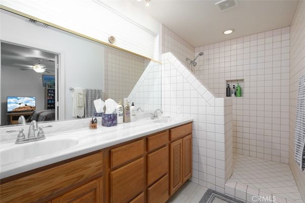 Bathroom, Dual Sink Vanities, Interior, Recessed Lighting