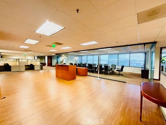 Fitness Equipment, Interior, Recessed Lighting, Wood Texture Flooring