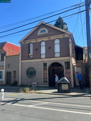 Exterior, Facade, Queen Anne Victorian