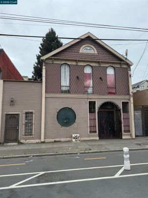 Exterior, Facade, Queen Anne Victorian