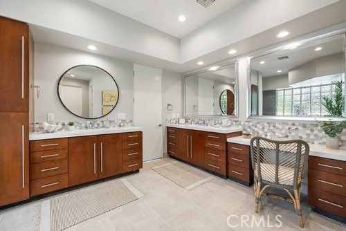 Bathroom, Dual Sink Vanities, Interior, Recessed Lighting