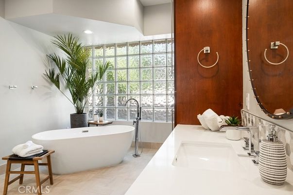 Bathroom, Dual Sink Vanities, Free Standing Baths, Interior, Recessed Lighting