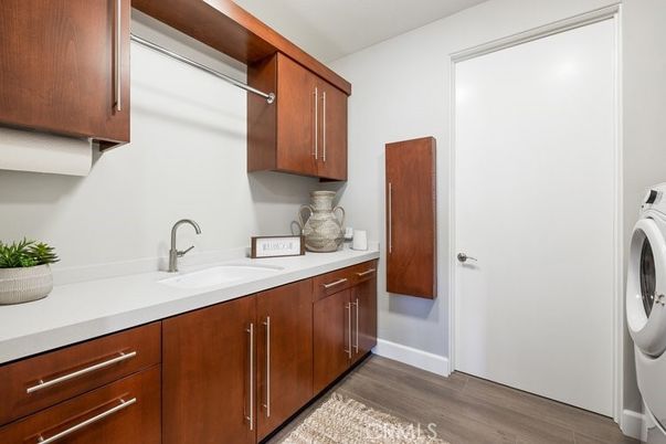 Interior, Washer, Wood Texture Flooring