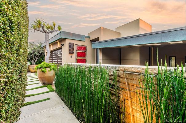 Attached, Exterior, Facade, Modern