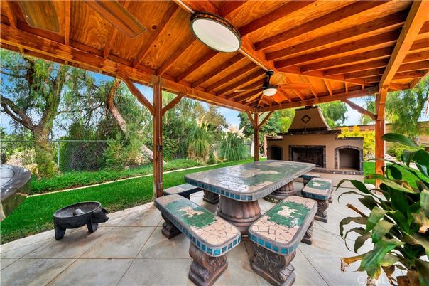 Exterior, Fireplace, Hot Tub
