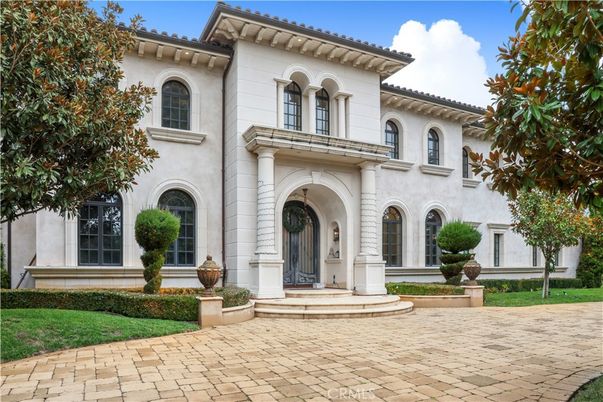 Exterior, Facade, Mediterranean