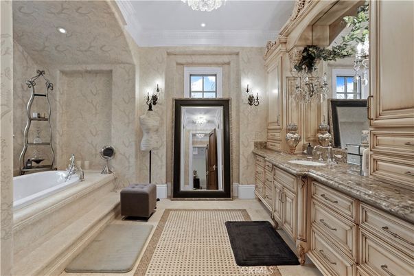 Bathroom, Dual Sink Vanities, Interior, Recessed Lighting