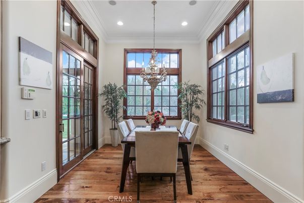 Chandelier, Dining room, Interior, Recessed Lighting, Wood Texture Flooring
