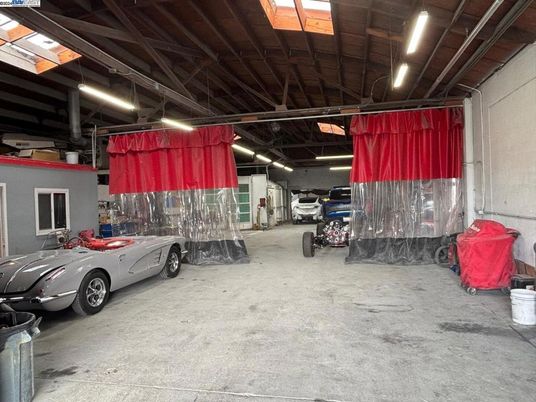 Garage, Interior