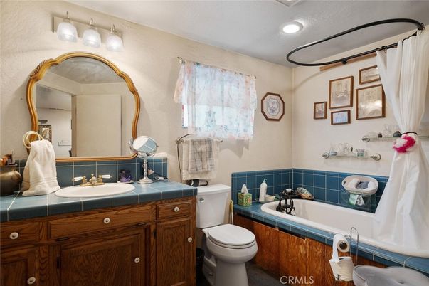 Bathroom, Interior, Recessed Lighting, Tile Countertops
