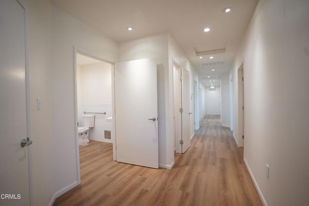 Bathroom, Interior, Recessed Lighting, Wood Texture Flooring