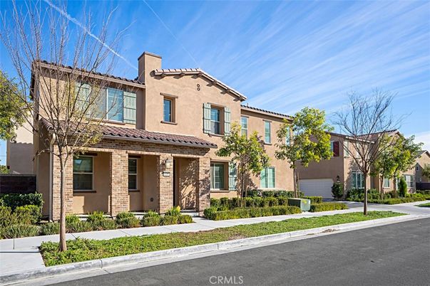 Attached, Exterior, Facade, Mediterranean
