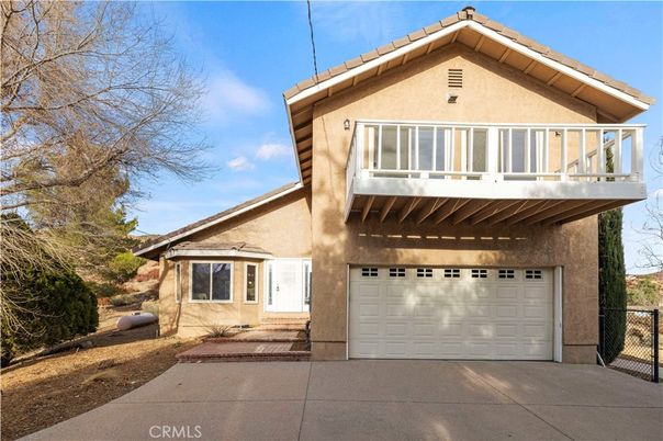 Attached, Exterior, Facade, American Craftsman