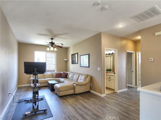 Fitness Equipment, Interior, Living room, Recessed Lighting, Wood Texture Flooring