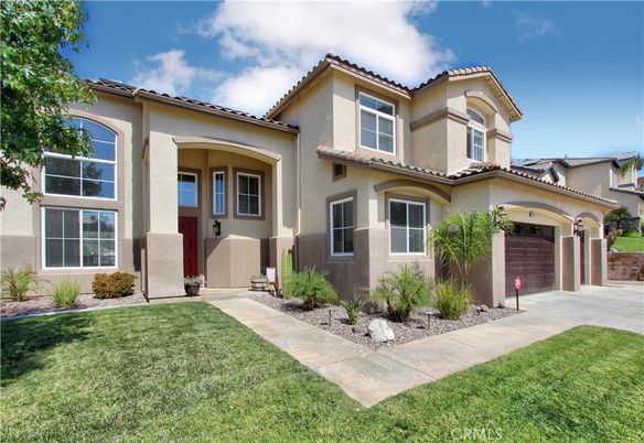 Attached, Exterior, Facade, Mediterranean