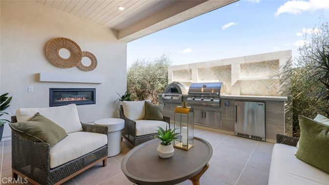 Exterior, Fireplace, Living room