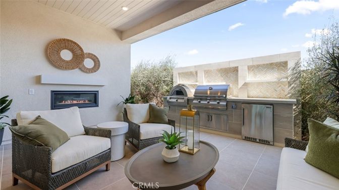 Exterior, Fireplace, Living room