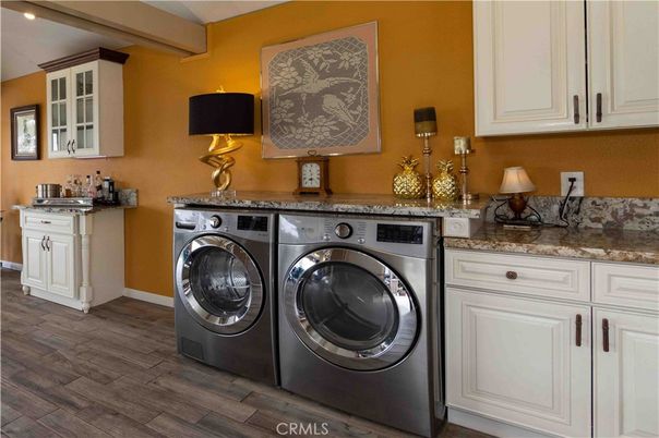 Interior, Washer, Wood Texture Flooring