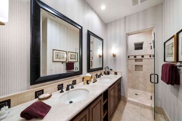 Bathroom, Dual Sink Vanities, Interior, Recessed Lighting