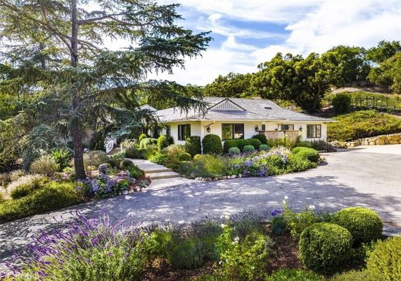 Backyard, Exterior, Facade, Cape Cod