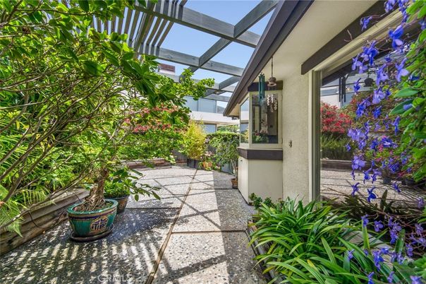 Exterior, Glass Ceilings
