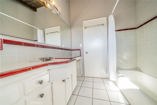 Bathroom, Interior, Tile Countertops