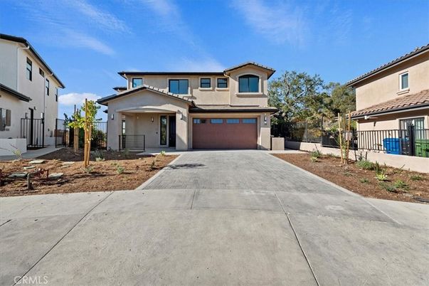 Attached, Exterior, Facade, Mediterranean
