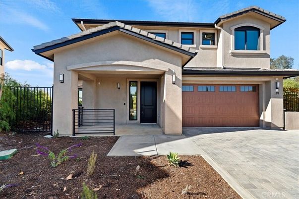 Attached, Exterior, Facade, Mediterranean
