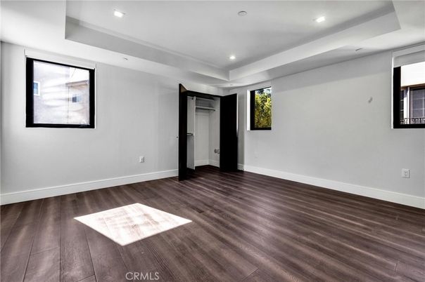 Empty room, Interior, Recessed Lighting, Wood Texture Flooring