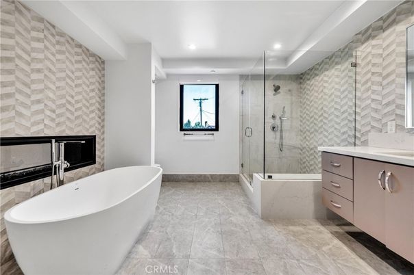 Bathroom, Free Standing Baths, Glass Shower, Interior, Recessed Lighting