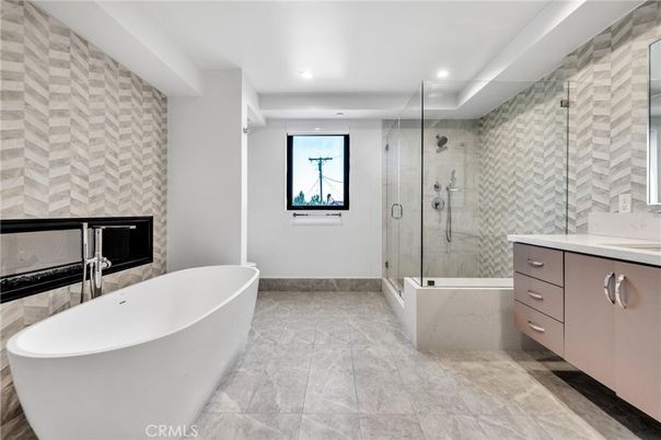 Bathroom, Free Standing Baths, Glass Shower, Interior, Recessed Lighting