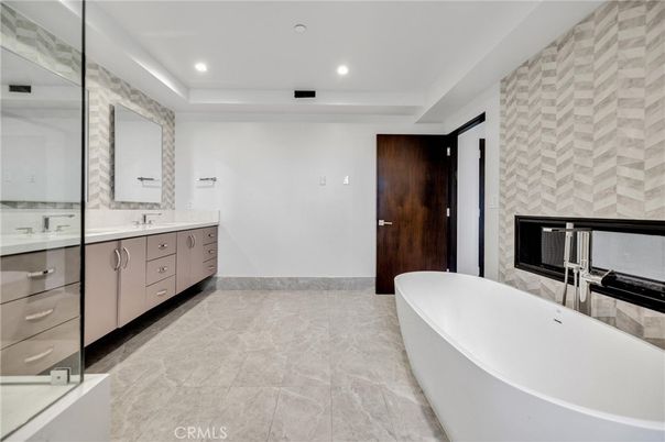 Bathroom, Dual Sink Vanities, Free Standing Baths, Interior, Recessed Lighting