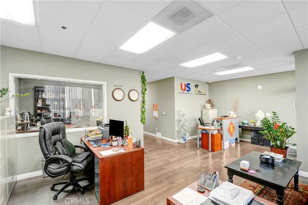 Home Office, Interior, Recessed Lighting, Wood Texture Flooring