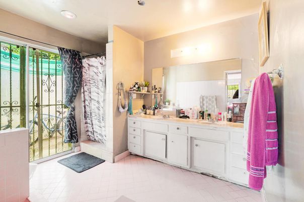 Bathroom, Interior, Recessed Lighting