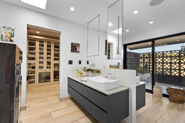 Interior, Pendant Lights, Recessed Lighting, Wood Texture Flooring