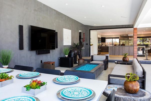 Dining room, Interior, Pool, Recessed Lighting