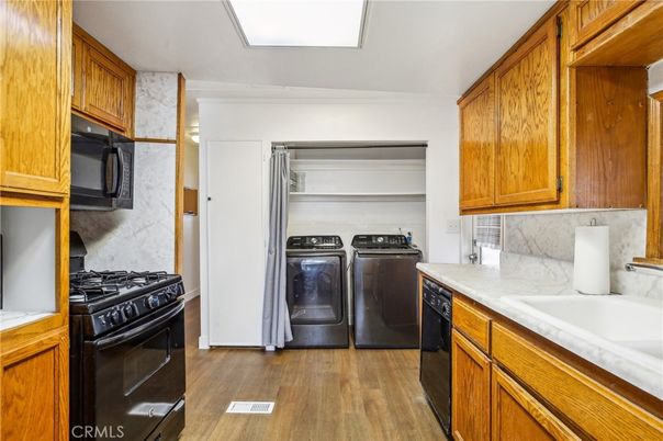 Interior, Kitchen, Washer, Wood Texture Flooring