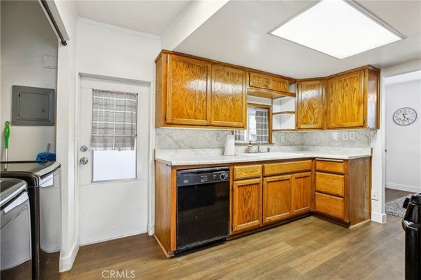 Interior, Kitchen, Washer, Wood Texture Flooring