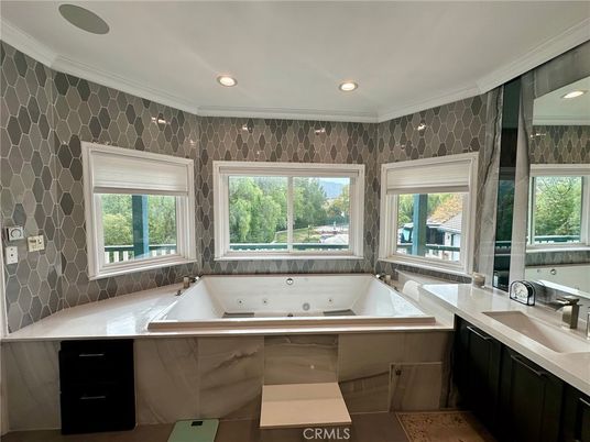 Bathroom, Interior, Recessed Lighting