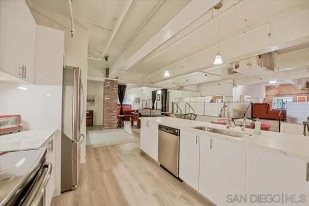 Dining room, Interior, Kitchen, Pendant Lights, Stainless Steel Appliances, Wood Texture Flooring