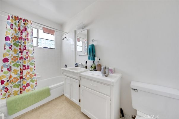 Bathroom, Interior, Tile Countertops