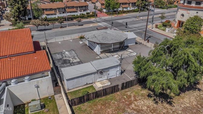 Exterior, Drone