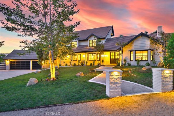 Attached, Exterior, Facade, Ranch