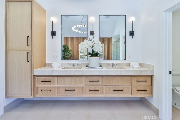 Bathroom, Dual Sink Vanities, Interior