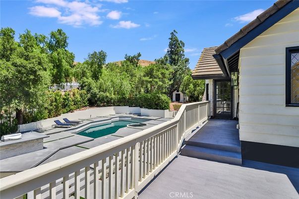 Exterior, Pool